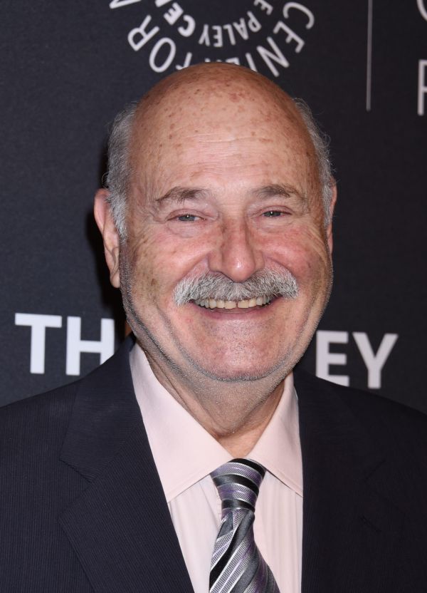 חשד לרצח כפול: הבמאי היהודי ההוליוודי נמצא מת יחד עם אשתו