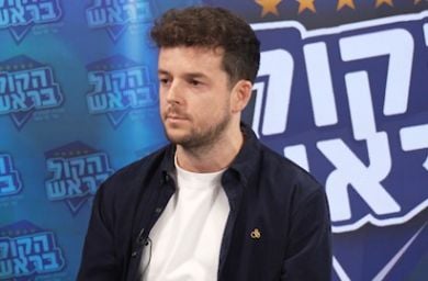 רק בן 31: אדם דויד קידם את תפקיד האנליסט בכדורגל הישראלי