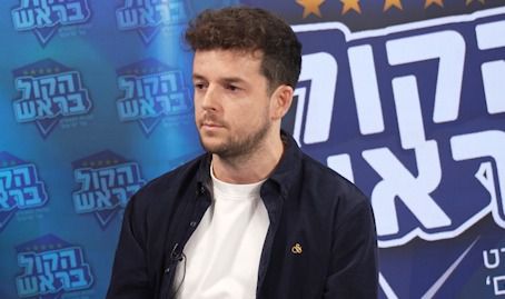 רק בן 31: אדם דויד קידם את תפקיד האנליסט בכדורגל הישראלי