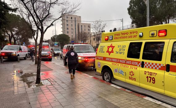 2 פצועים קשה בשריפה בדירה בצפון מזרח ירושלים