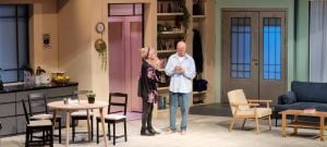 ההצגה "שקרים קטנים": קומדיה משפחתית מופרעת ומצחיקה