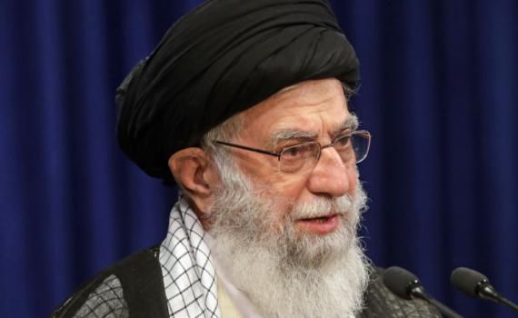 יודעים משהו? צוותי שגרירויות נמלטים מאיראן