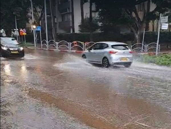 תיעוד מההצפות במרכז הארץ: "נהר כפר סבא, תענוג"