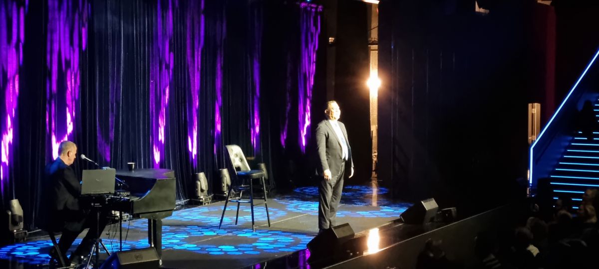 גם אחרי 150 הופעות: אלי יצפאן במופע חדש וחסר מעצורים