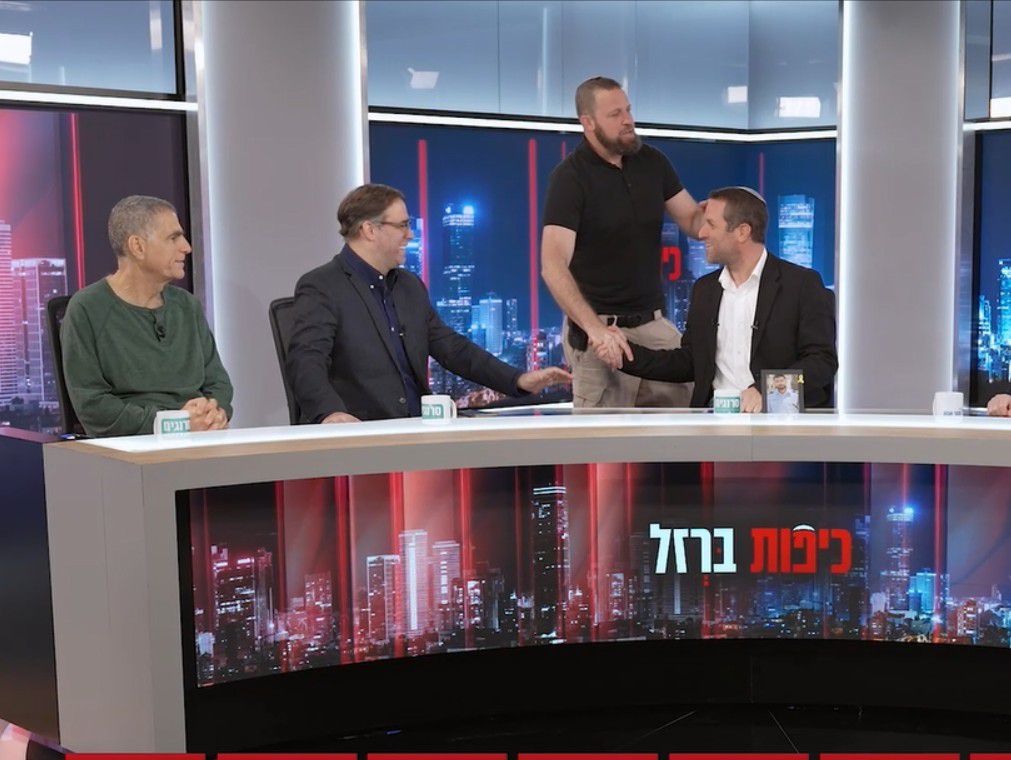 סערה באולפן: "מי שלא ירצה לחיות איתנו - יקבל כדור בראש"