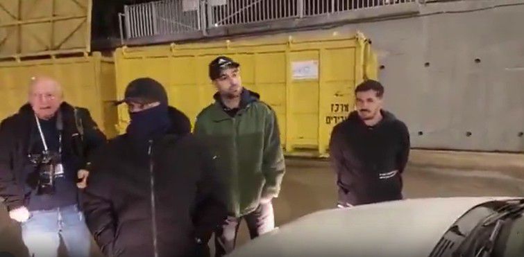 השמאל זועם: מרדכי דוד חסם את רכבו של אהרן ברק