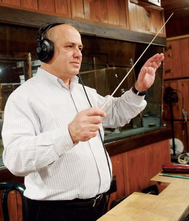 במלאת שנה לפטירת אשתו: משה לאופר בשיר זיכרון מרגש