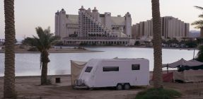 "מפרץ השמש" הוא דוקו עדין על בדידות שקשה לשכוח. ביקורת צפייה