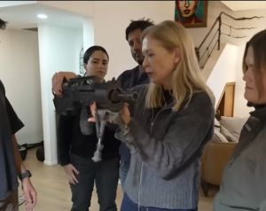 החתיכה האחרונה הגיעה אלינו: אורן סמדג'ה קיבל את הנשק של עומר