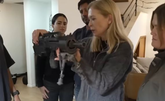 החתיכה האחרונה הגיעה אלינו: אורן סמדג'ה קיבל את הנשק של עומר