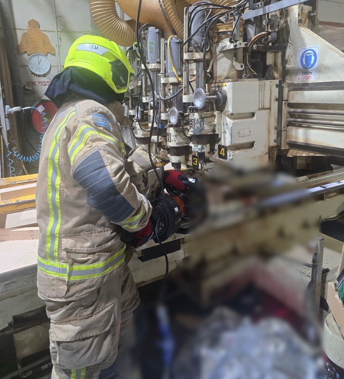 פועל בן 68 במפעל קיבוץ לביא נהרג בתאונת עבודה