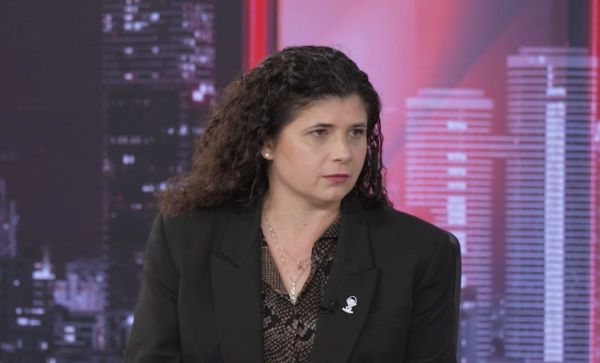 שרן השכל באולפן סרוגים: "חוק הגיוס הנוכחי הוא פארסה"