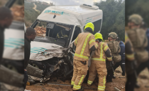 חילוץ דרמטי בשומרון: שני ילדים חולצו מרכב הסעות שהתהפך לתעלה