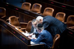 גנץ טוען: "החרדים הציעו שאוביל את הממשלה - זה מה שעניתי להם"