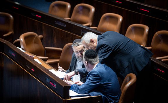 גנץ טוען: החרדים הציעו לי את ראשות הממשלה – זה התנאי שלהם