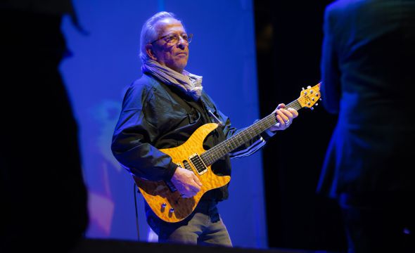 דרמה על הבמה: הגיטריסט חיים רומנו נפצע בחזרות