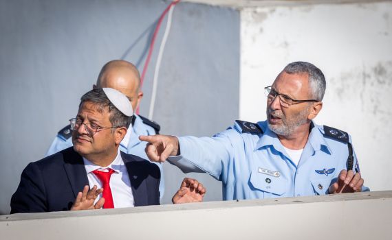 עמי אשד תוקף: "המשטרה מנוהלת על ידי חבורת קרית ארבע"