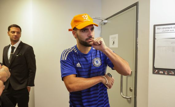 השמאל זועם: מרדכי דוד חסם את רכבו של אהרן ברק