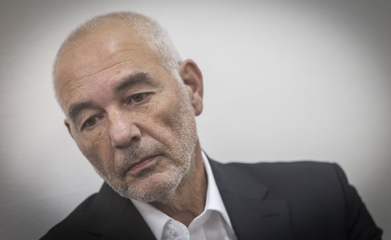 אחרי 10 שנים של משפט: רונאל פישר יצא עם עונש מינימלי