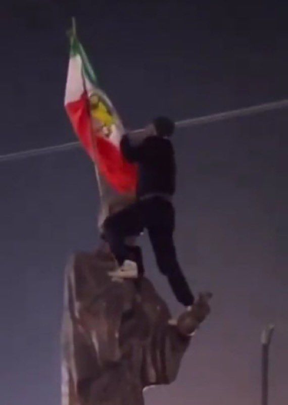 איראן רגע מפיצוץ: קרבות ברחובות טהראן, הרוגים למשמרות המהפכה