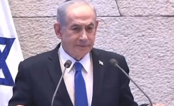 עם כיפה על הראש: נתניהו בירך בכנסת על חזרת כל החטופים