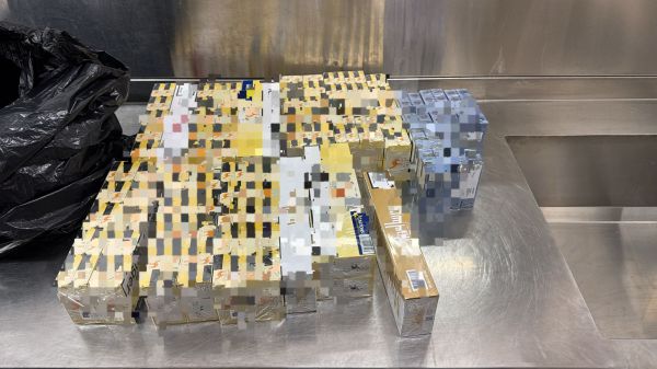 נתב"ג: תושב רמלה נעצר לאחר שניסה להבריח שקית חשודה