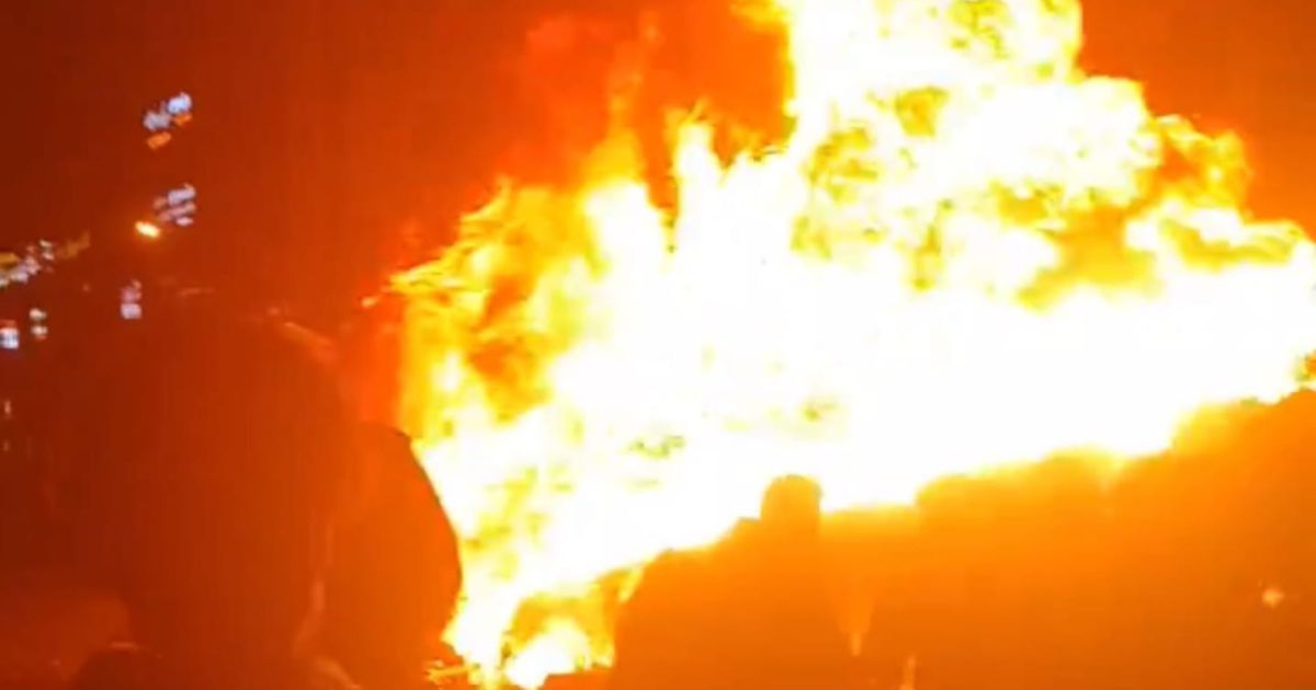 איראן בוערת: עשרות אלפי מפגינים מציתים את טהרן