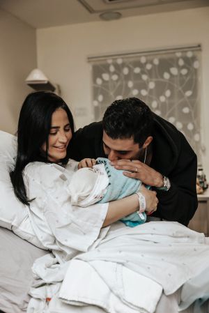 הבשורה שחיכו לה: בר כהן ואליאב טעטי חובקים ילד