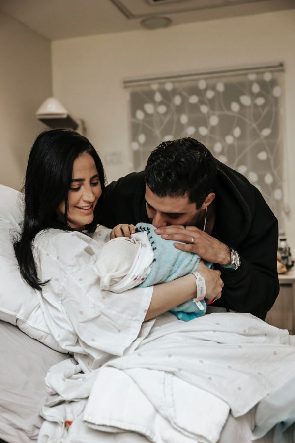 הבשורה שחיכו לה: בר כהן ואליאב טעטי חובקים ילד