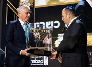 המוסלמי שהסתער על המחבלים בסידני זכה להוקרה: "מעשה גבורה"