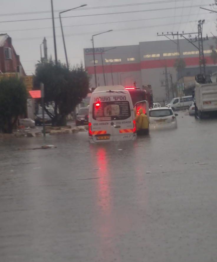 נזקי מזג האוויר: בת 50 במצב אנוש בירושלים, הצפות בקרית מלאכי