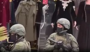 הזוי: בדואים לבושים כחיילים שודדים חנויות בחברון