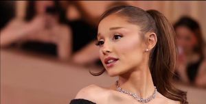 "סוף סוף היא חוזרת לעצמה": אריאנה גרנדה נפרדת מגלינדה