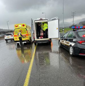 דרמה בכביש 1: אישה התמוטטה ברכב תוך כדי נסיעה - מצבה אנוש