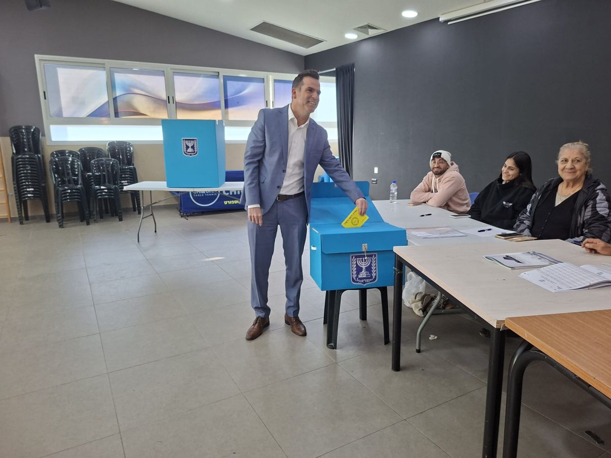 הבחירות לראשות העיר נתניה יצאו לדרך - זה המועמד שכבר הצביע