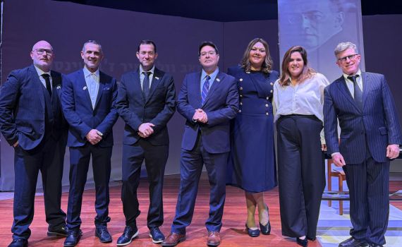 היסטוריה: פרימיירה לתיאטרון השומרון במנהטן