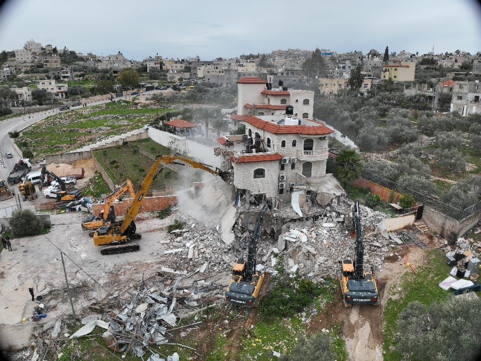 כוחות המנהל האזרחי הרסו 3 מבנים פלסטיניים ליד ציר 446