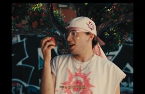 ברכה על תפוח ורמיזות מיניות: הסערה סביב הקליפ של שחר טבוך