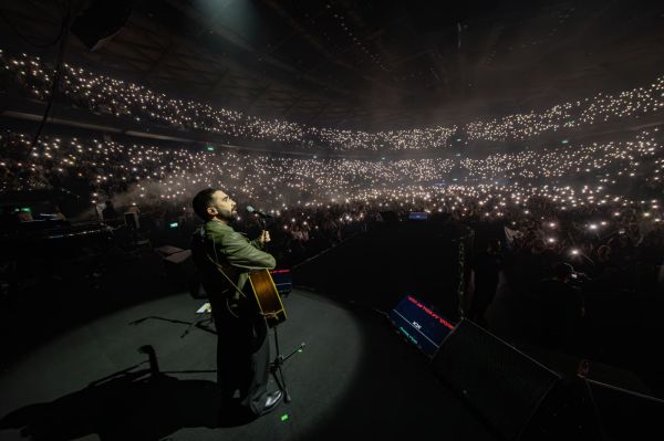 בן צור מצליח לעשות מה שאף זמר סרוג לא עשה עד היום