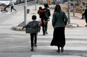 מחקר: לחרדים בפריפריה יש פחות ילדים, יותר רכבים וטלוויזיות