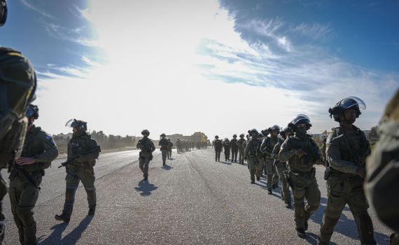 מאות לוחמי מג"ב פשטו על כפר בעוטף ירושלים