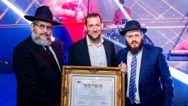 באירוע הענק: "שגריר של אור" של חב"ד הוענק ליוסי דגן