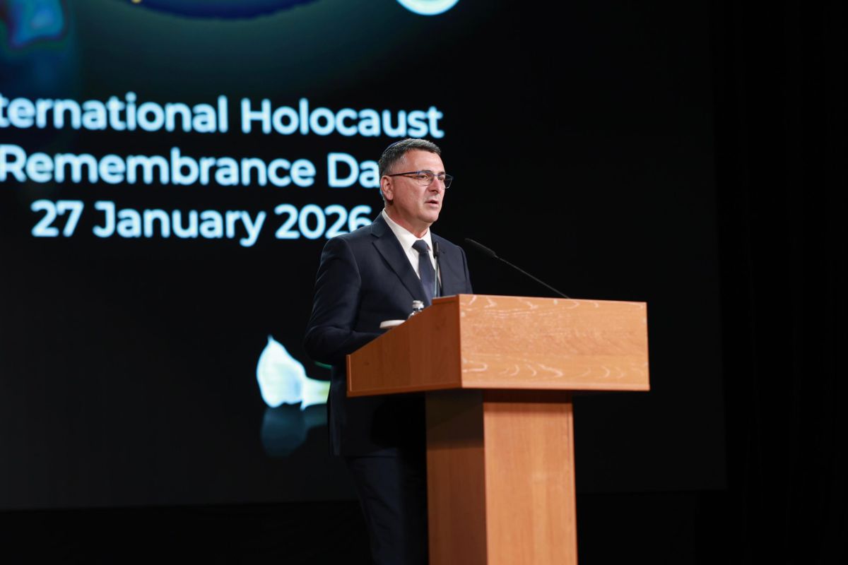 אירוע היסטורי: טקס לציון יום השואה הבינלאומי במדינה מוסלמית