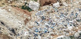 מחדל האשפה בעין פרת: פסולת פיראטית שטפה את שמורת הטבע