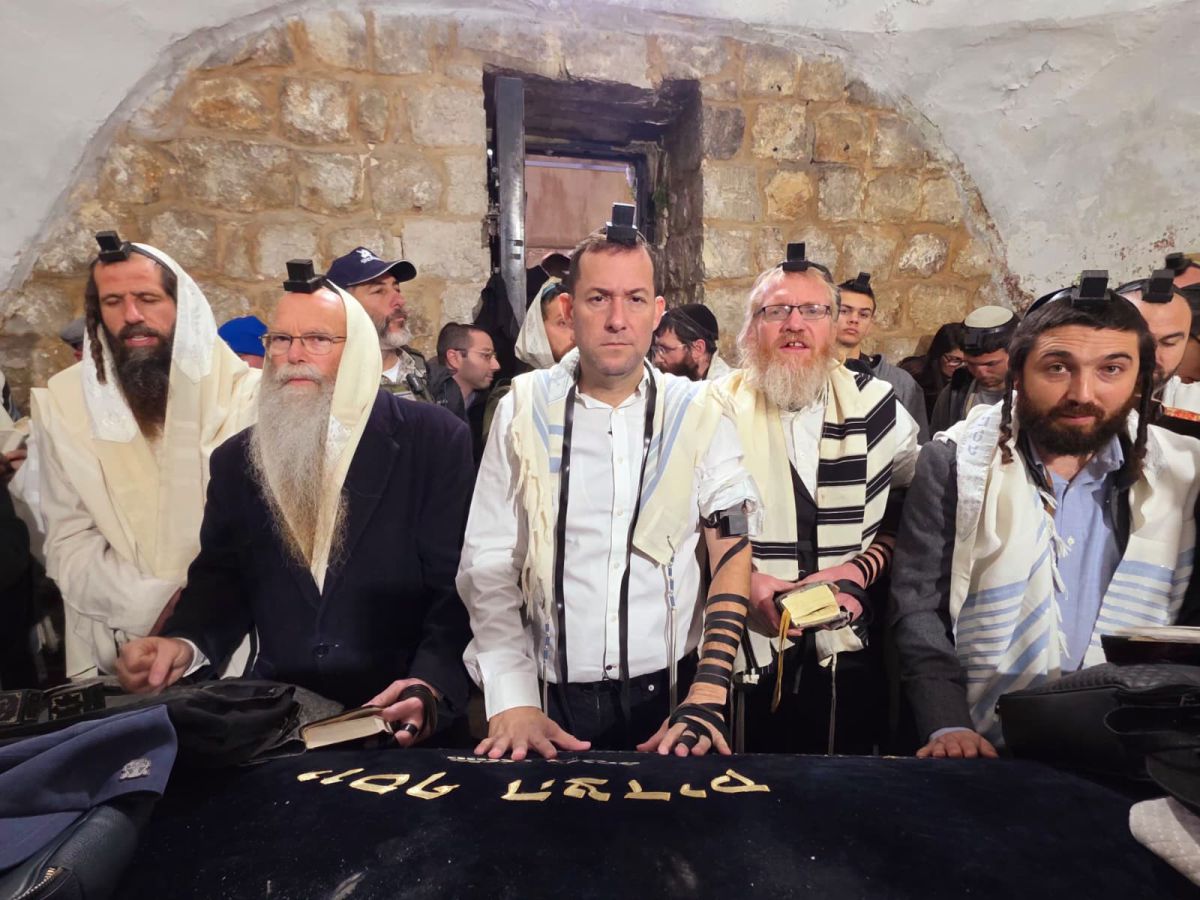 לראשונה מזה 25 שנה: תפילת שחרית לאור יום בקבר יוסף