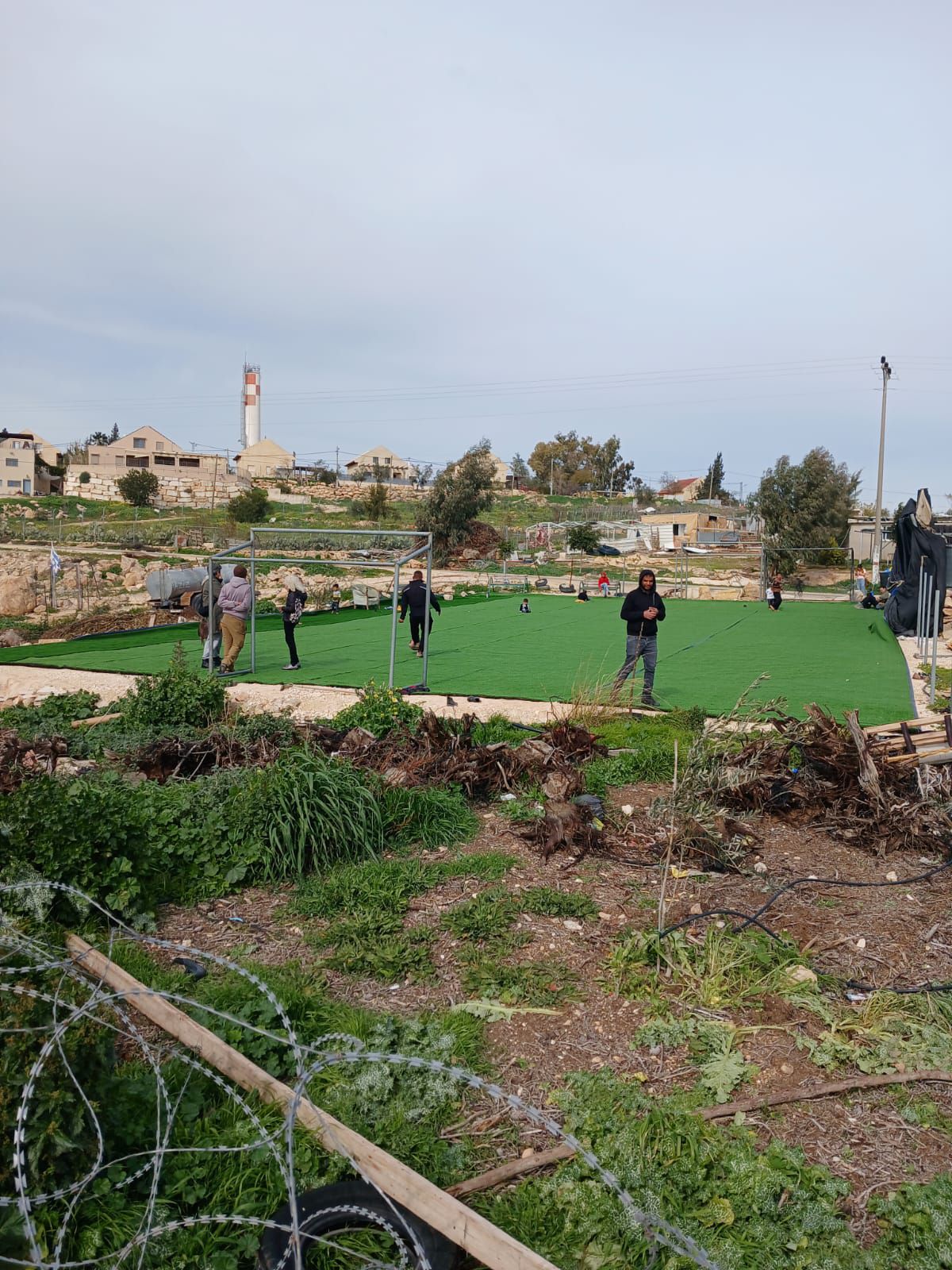 בניגוד לחוק: נחשפה בנייה של מגרש כדורגל פלסטיני