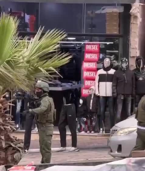 כוחות הביטחון עצרו את החשודים שהתחזו לחיילים ושדדו חנויות
