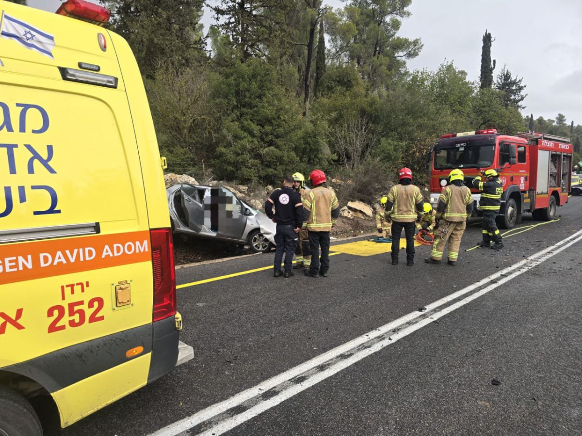 תאונה קטלנית בצפון: נהג רכב נהרג מפגיעת אוטובוס בצומת מירון