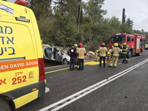 תאונה קטלנית בצפון: נהג רכב נהרג מפגיעת אוטובוס בצומת מירון