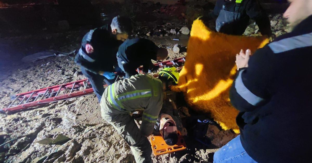 תיעוד דרמטי: חולץ נער ששקע בבוץ טובעני בירושלים